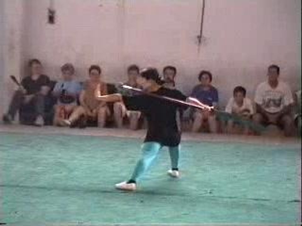 Hwang Yi performing horse cutter