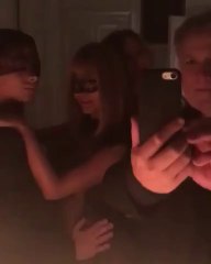 Voilà comment Zahia a célébré le nouvel an... Masque, champagne et dentelle