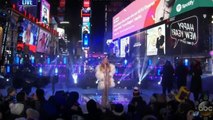 Mariah Carey - New Year's Eve 2018 performance & no hot tea