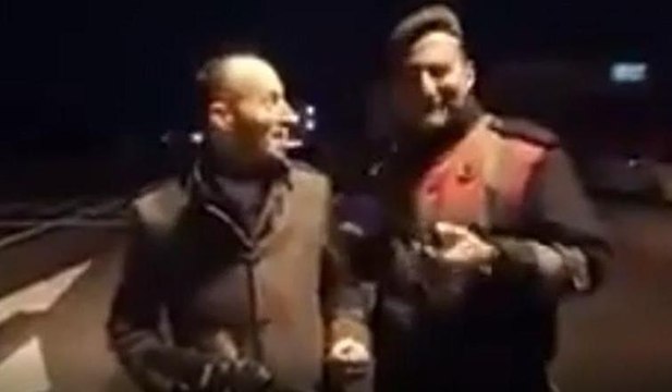 Canlı yayında Karasu TV muhabirine müdahale eden jandarma izleyenleri kahkahaya boğdu