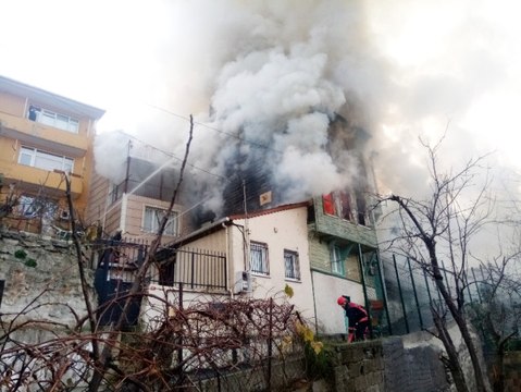 Ahşap Binada Korkutan Yangın