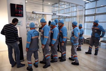 Taşeron İşçiler Kadro Başvurusu İçin Uzun Kuyruk Oluşturdu