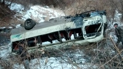 양구서 22명 탑승 군용 버스 절벽 추락...대부분 부상 / YTN