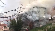 Üsküdar'da Ahşap Binada Yangın