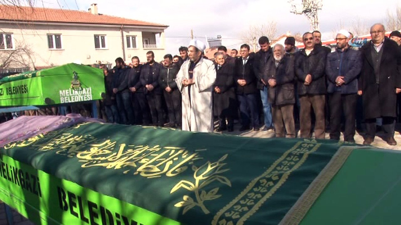 Anne ve oğlu yan yana son yolculuğuna uğurlandı