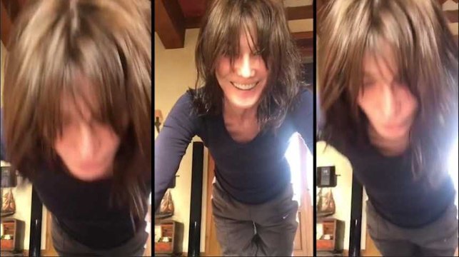 Arriverez-vous à faire plus de pompes que Carla Bruni?
