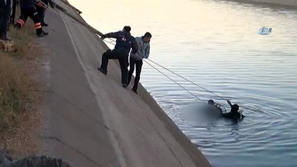 Kurtarma çalışmaları sürüyor... Şanlıurfa’da içinde insanların olduğu otomobil sulama kanalına uçtu