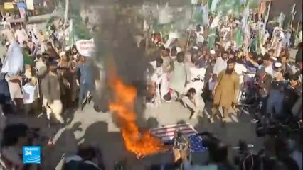 باكستان: المتظاهرون يحرقون العلم الأمريكي اعتراضا على تهديدات ترامب