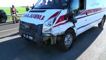 Ambulans İle Otomobil Çarpıştı: 2 Yaralı