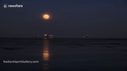 Stunning time-lapse shows New Year's Day supermoon rise over Lake Superior