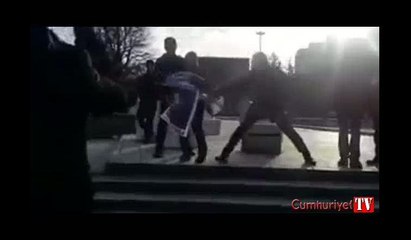 Semih Özakça'nın annesi, yerde sürüklenerek gözaltına alındı