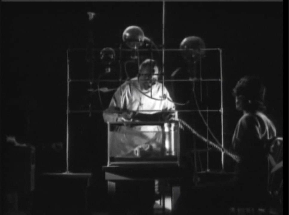 The Vampire Bat (1933) FAY WRAY part 2/2