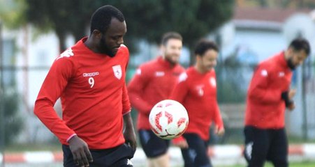 Samsunspor'da Parasını Alan Tek Futbolcu Chibuike Kampa Katılmadı