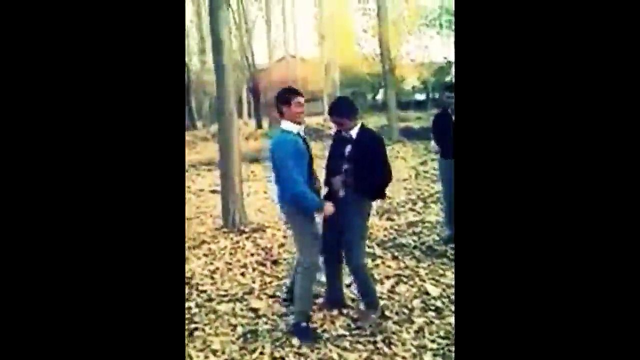 Liseli Gençlerin Çılgın Dansı