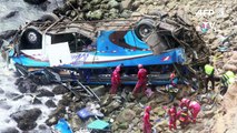 Al menos 36 muertos al caer un autobús a un abismo en Perú