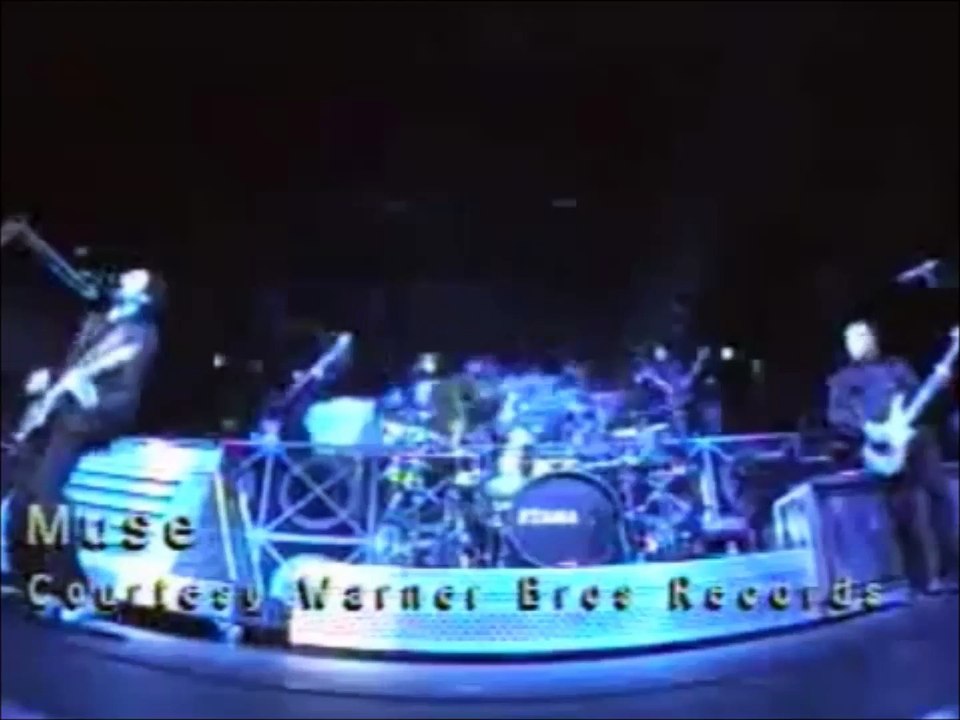 Muse - Hysteria, Universal Amphitheater, KROQ Almost Acoustic Christmas, Los Angeles, CA, USA  12/11/2004