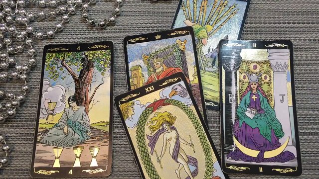 ЧТО ПРОИСХОДИТ В ОТНОШЕНИЯХ СЕГОДНЯ? ГАДАНИЕ ОНЛАЙН/ 4 расклада/ Школа Таро Golden Charm