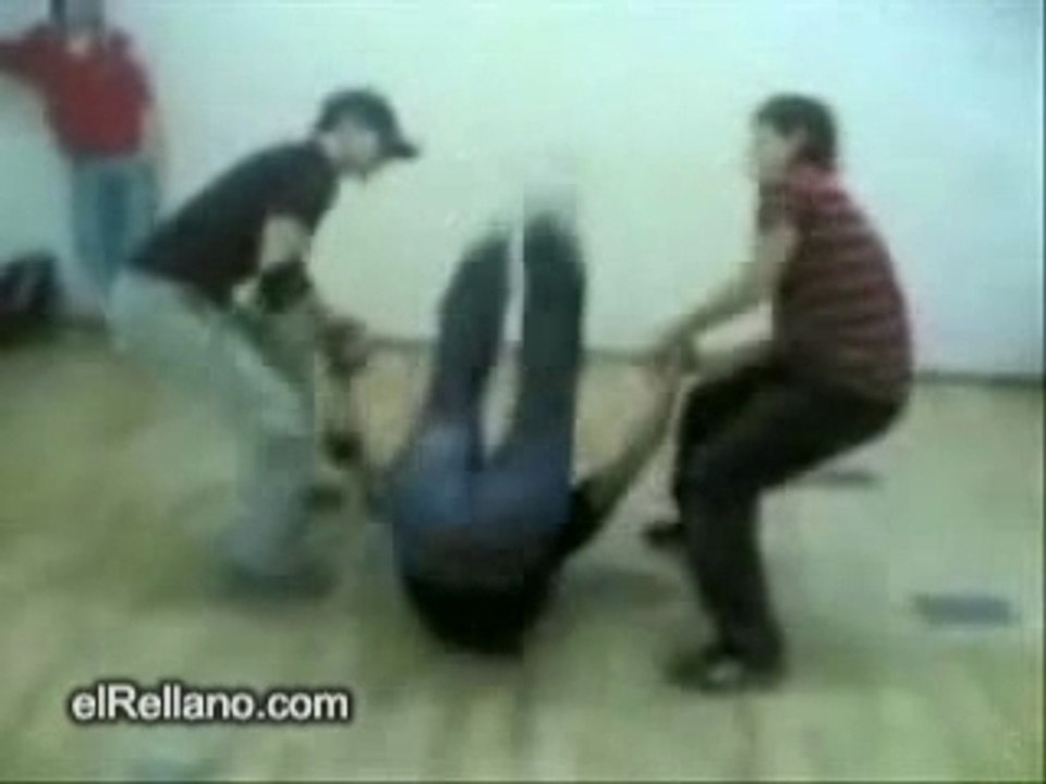 Régis veut épater les copains...