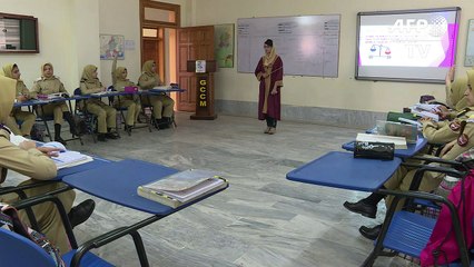 Las mujeres buscan liderazgo en escuela militar de Pakistán