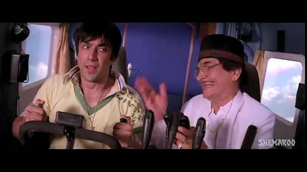 Dhamaal - Aeroplane scene Try and finish this video without laughing! Bet you can't!