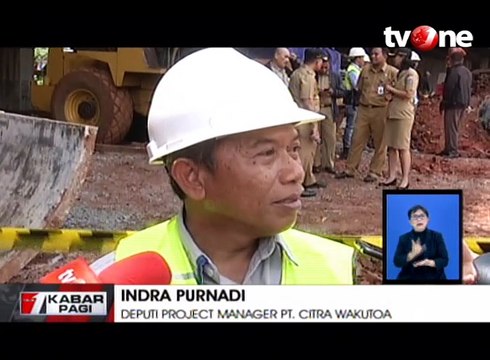 Beton Tol Roboh Menimpa Truk