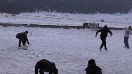 Öğrencilerin Kartopu Sevinci