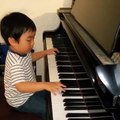 Si jeune et déjà tellement talentueux, ce gamin déchire tout au piano