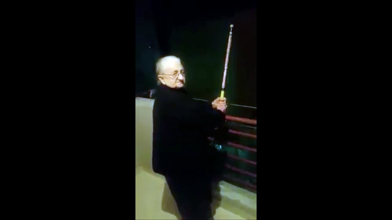 Mamie n'etait pas prete pour le feu d'artifice