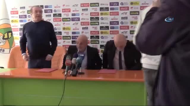 Hikmet Karaman, Alanyaspor'a İmza Attı