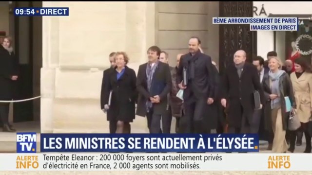 Rentrée du gouvernement : les ministres arrivent ensemble à l'Elysée