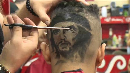 هذا الصباح- حلاق فلسطيني يرسم صورا لمشاهير برؤوس زبائنه