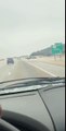 Une voiture fait un 360 sur du verglas (Texas)