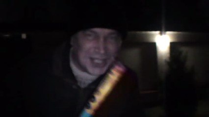 В новогоднюю ночь, я запускаю ракетницу салют