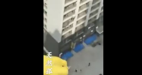 Tentative de suicide : elle atterrit sauf dans un ballon géant gonflé pour l'occasion !