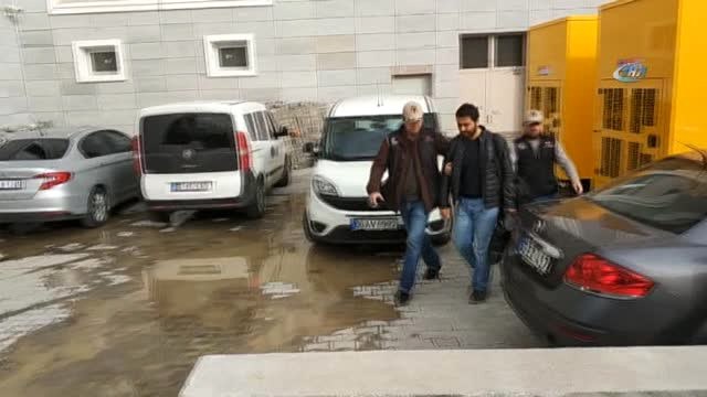 Fetö'den Aranan Öğretmen Apartmanın Çatı Katındaki Havalandırma Boşluğunda Yakalandı