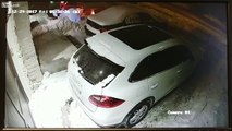 Ce pyromane incendie un porsche cayenne devant une maison