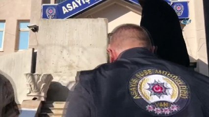 Eşini tekmeleyen şahıs yakalandı, ilk ifadesi pes dedirtti
