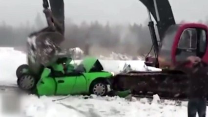 상대 운전사에게 맞은 굴착기 기사의 반격 "폐차시켜" / YTN