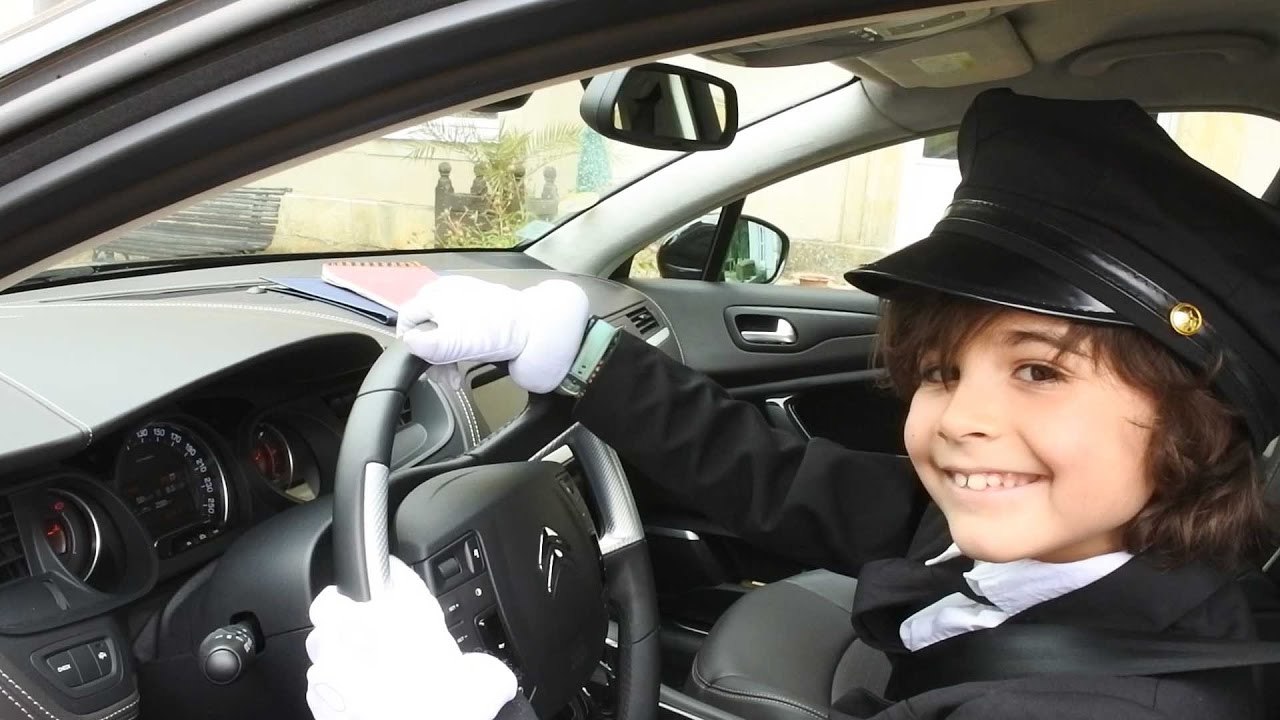 JE CONDUIS la VOITURE du PRÉSIDENT de la RÉPUBLIQUE - La VIDÉO INCROYABLE Démo Jouets