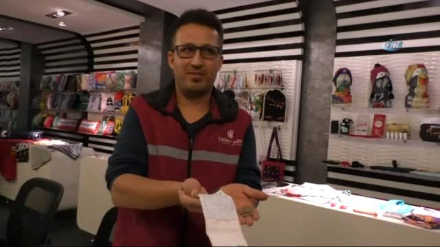 Yolda Bulduğu Faturayı Ödeyen Vatandaş Denizli'de Günün Konusu Oldu