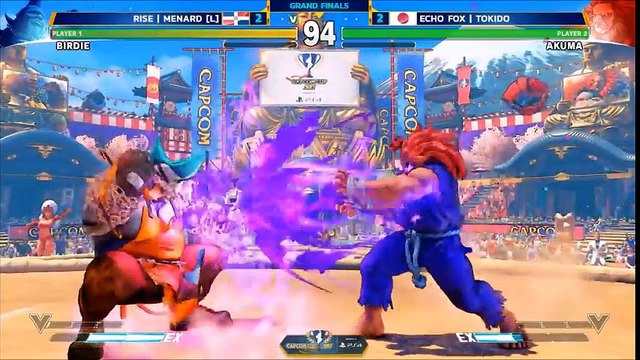 Capcom Cup 2017 SFV Grand Finals - MenaRD (Birdie) vs Tokido (Akuma)