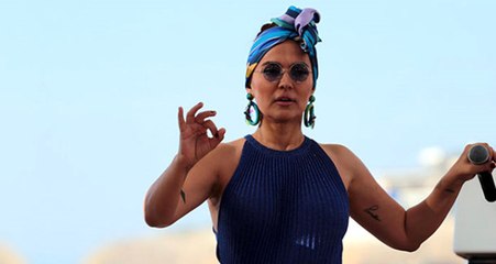 Demet Akalın, Yüzüne Bakmadığı Sunucu Özlem Yıldız ile Barıştı