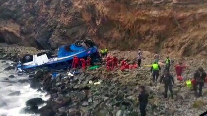 페루 해안도로서 버스 추락...48명 사망 / YTN