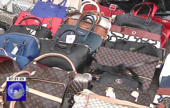 Decomiso de mercadería falsificada en centro comerciales