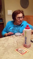 Grande-mère italienne utilise le haut-parleur intelligent Google Home et ça fait mourir de rire !