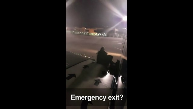 Tired of waiting, Ryanair passenger gets out and sits on wing