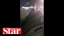 Rötarlı uçağın yolcusu acil çıkış kapısından atladı