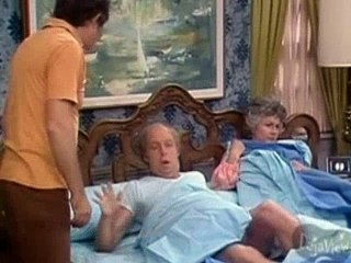 Maude S02E01