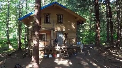 Is Bear Okay? ‘Alaskan Bush’ Star Holds Butcher Knife In Disturbing Video