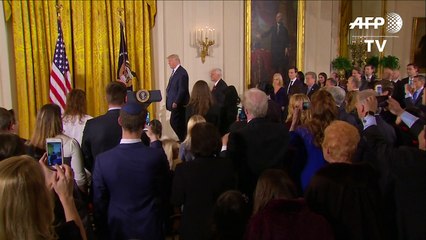 Trump rompe públicamente con su exasesor Steve Bannon